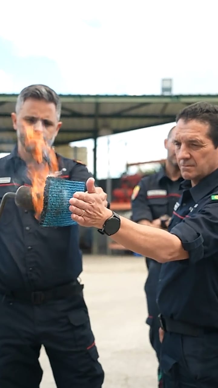 Portuguese firefighters holding a flame to INCA WFS net®